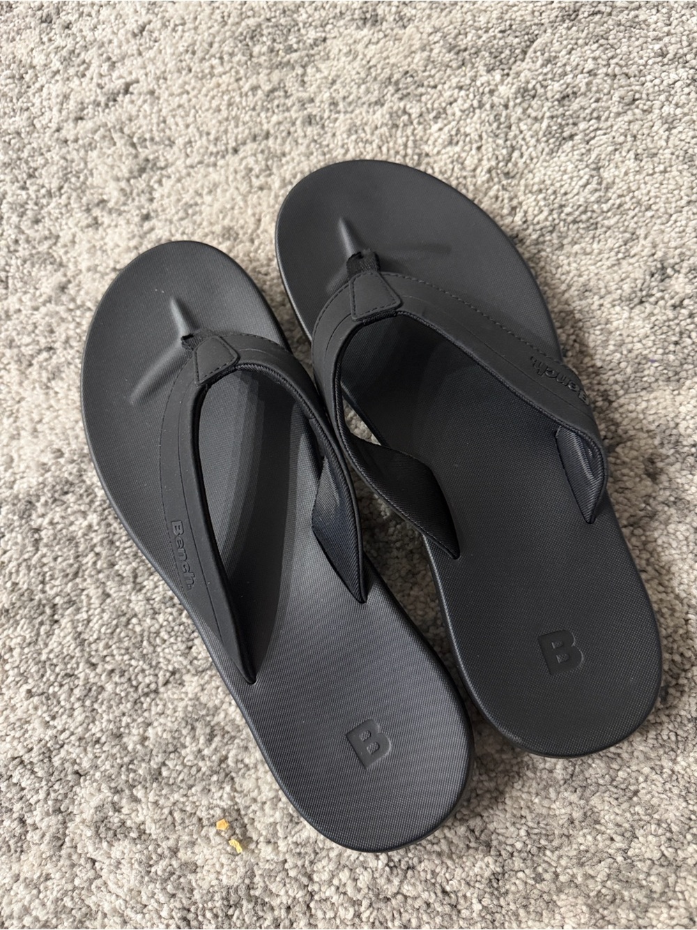 Bench Men’s Black Comfort Flip Flop Sandals Size 9 – New
